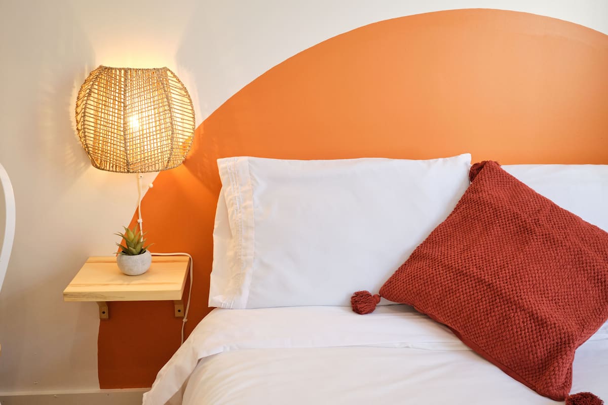 Room, 1 Queen Bed, Private Bathroom 202 | 1 slaapkamer, Italiaanse Frette-lakens, luxe beddengoed