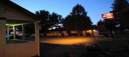 Áreas de la propiedad. Burney Motel