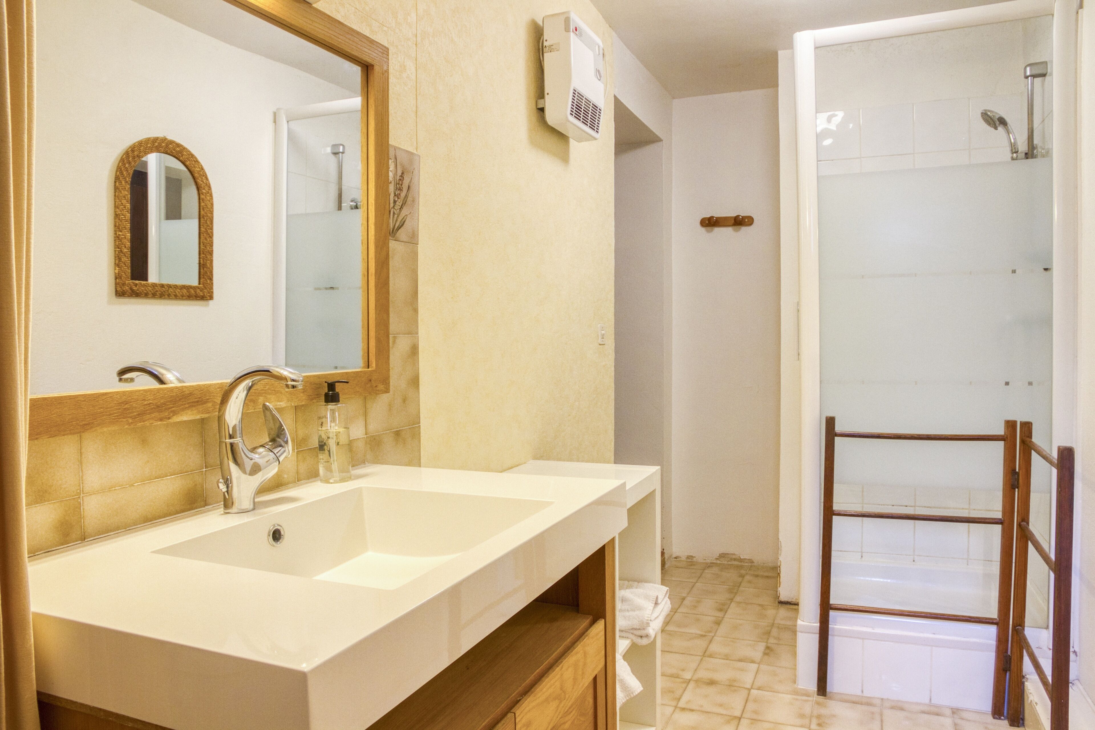 superior double room | bathroom | shower, free toiletries, towels