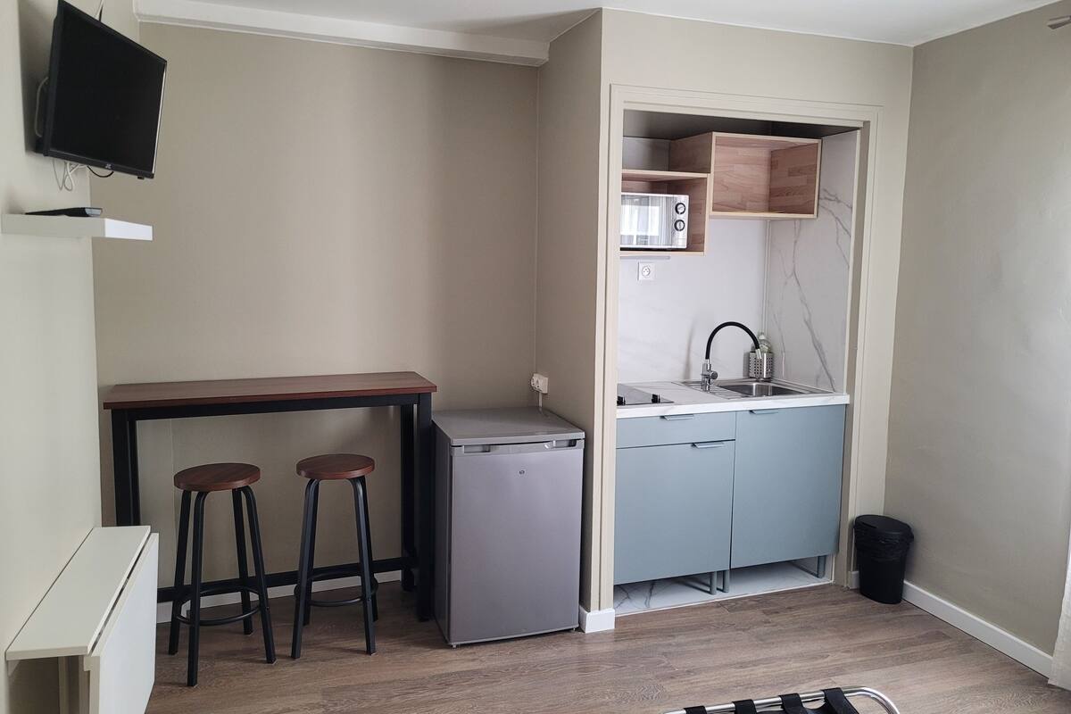 studio supérieur | blackout curtains, iron/ironing board, free wifi, bed sheets