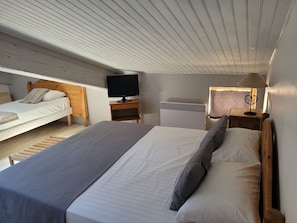Cortinas blackout, tabla de planchar con plancha y wifi gratis