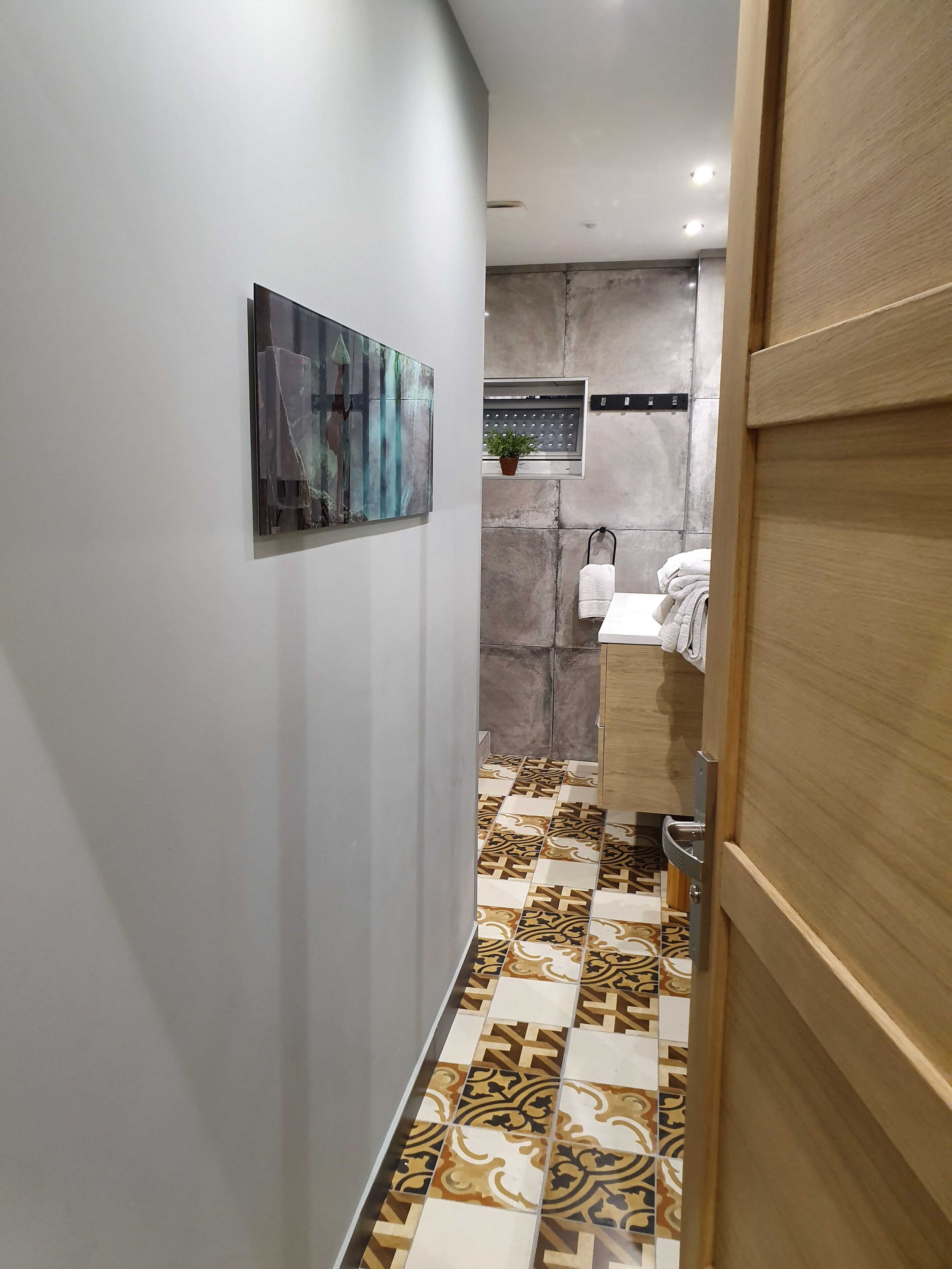 comfort quadruple room | bathroom | shower, free toiletries, towels