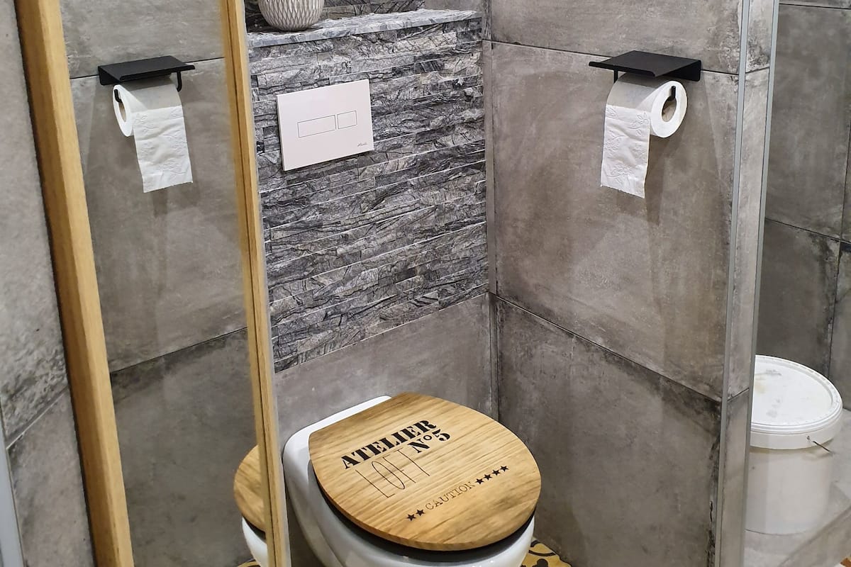 Comfort Dört Kişilik Oda | Banyo | Duş, ücretsiz banyo/kozmetik ürünleri, havlu