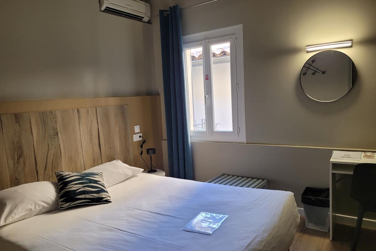 Cortinas blackout, tabla de planchar con plancha y wifi gratis