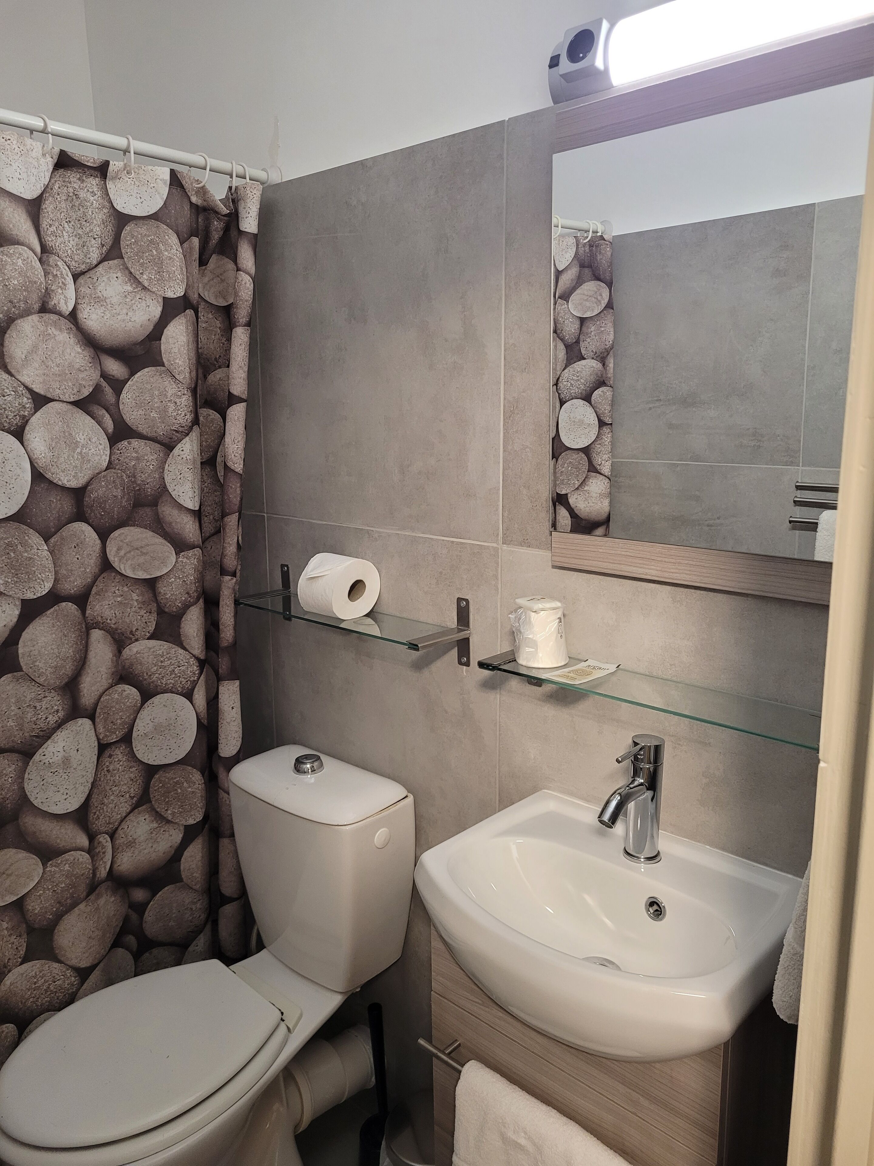 studio | bathroom | shower, free toiletries, towels
