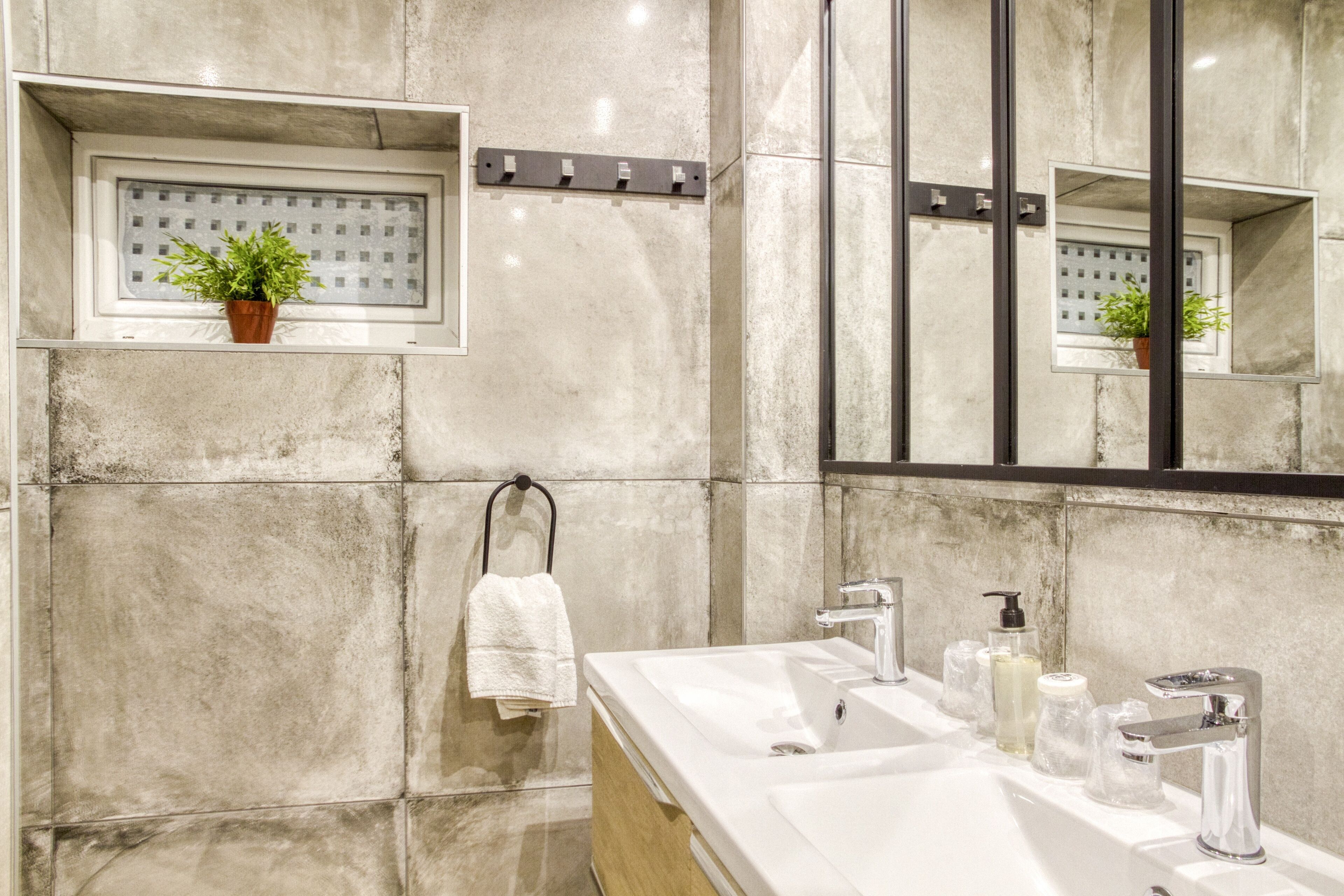 comfort quadruple room | bathroom | shower, free toiletries, towels