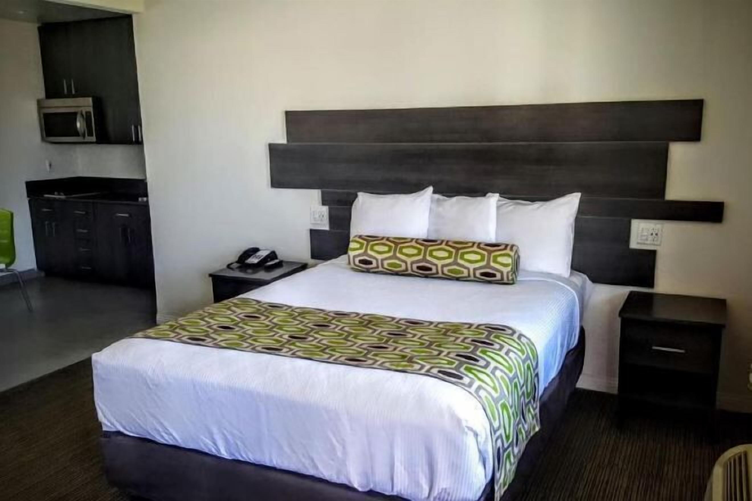 高級寢具、熨斗/熨衣板、免費無線上網、床單