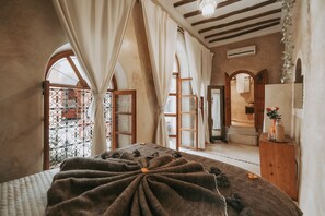 Premium bedding, in-room safe, individually decorated - Dar Nour El Houda (Marrakech)