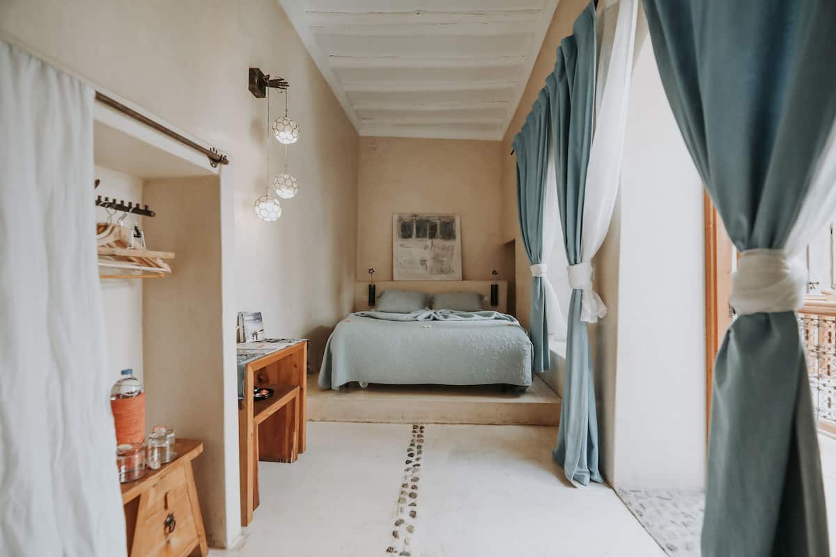 Chambre (Sirr) | Literie de qualité supérieure, coffres-forts dans les chambres