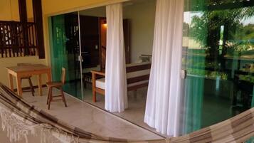 Apartamento, cozinha, no piso térreo | Sacada