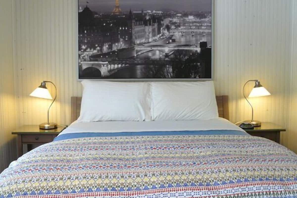Habitación, 1 cama Queen size | Wifi gratis y ropa de cama