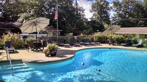 The Saugatuck Retro Resort Motel