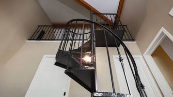 Family Suite (Loft Suite) | Free WiFi, bed sheets