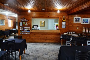 Reception hall - Radium Chalet (Radium Hot Springs)