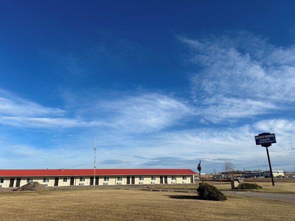 Exterior - Northern Lights Inn & Suites (Valleyview)