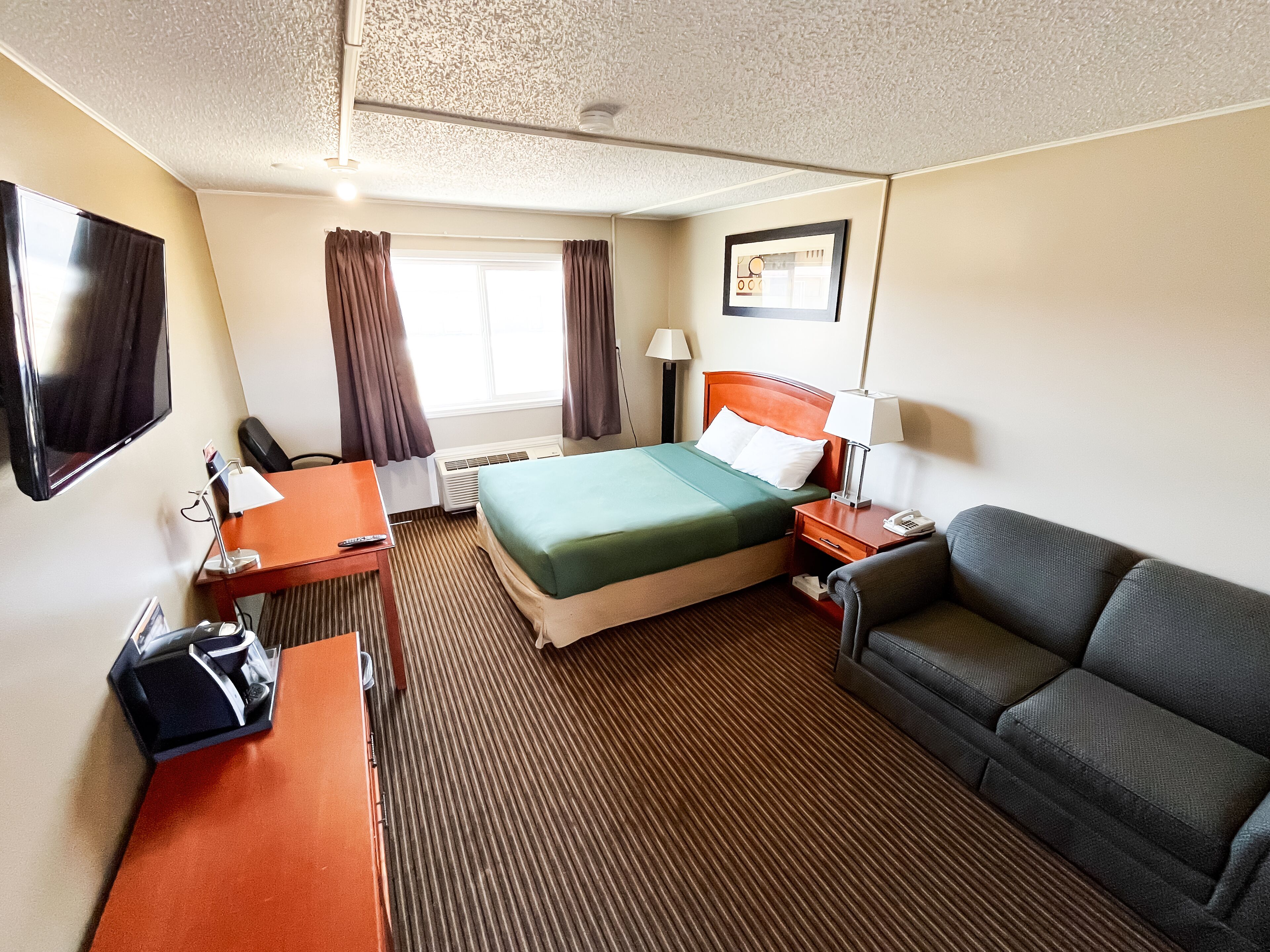 Individually furnished, desk, laptop workspace, free WiFi