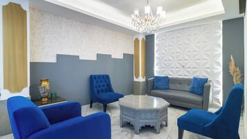 TV de tela plana 32 polegadas com canais a cabo, TV, filmes pagos