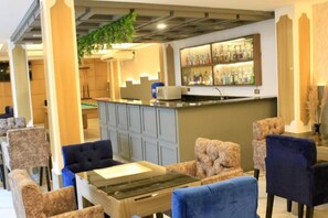 32-inch flat-screen TV with cable channels, TV, pay movies - Hotel Presidente Internacional (Guayaquil)