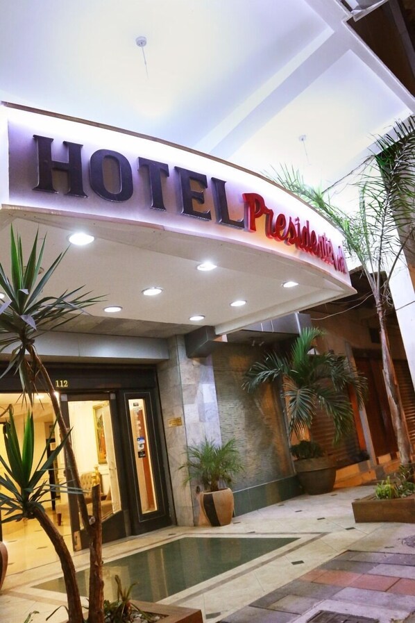 Property entrance - Hotel Presidente Internacional (Guayaquil)