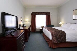 Kamar Standar, 1 Tempat Tidur Queen | Seprai premium, meja kerja, dan ruang kerja ramah laptop
