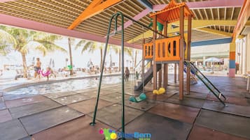 5 outdoor pools, pool umbrellas, sun loungers