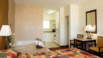 Deluxe Suite, 1 King Bed | 1 bedroom, desk, free WiFi, wheelchair access
