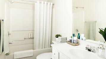 Combined shower/tub, towels, soap, toilet paper