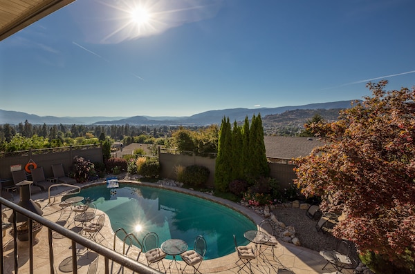 A Vista Villa Couples Retreat - Kelowna