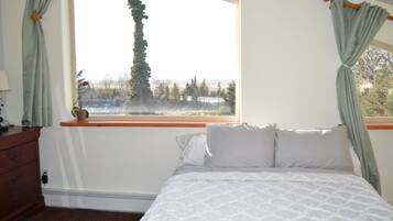 Estudio, varias camas, vista al océano | Decoración personalizada, muebles diferentes y escritorio