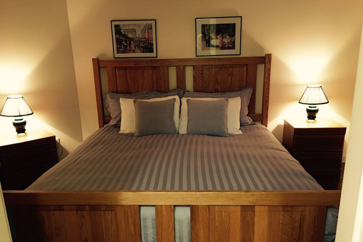 Grand Room, 1 Katil Raja (King) | Peralatan tempat tidur premium, kalis bunyi, Wi-fi percuma 