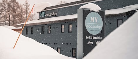 المنشأة من الخارج