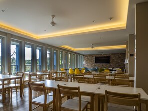 Daily local cuisine breakfast (JPY 1000 per person)