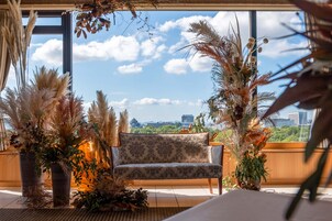 2 restaurantes: opção de café da manhã, almoço e jantar