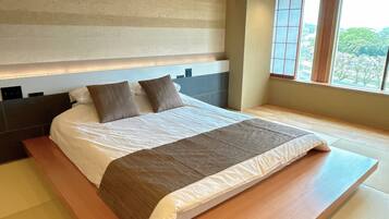 Desk, iron/ironing board, free WiFi