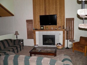 Chalet, 3 Bedrooms | Living room | TV, fireplace, DVD player - 1210 Timber Lane (South Lake Tahoe)