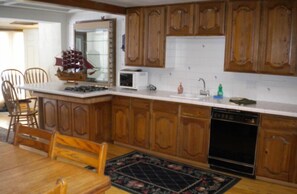 Duplex, 5 Bedrooms | Private kitchen