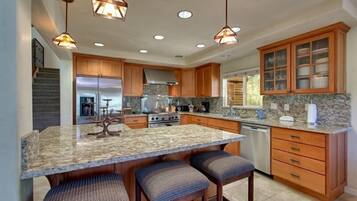 House, 4 Bedrooms | Private kitchen | Full-size fridge, microwave, oven, stovetop