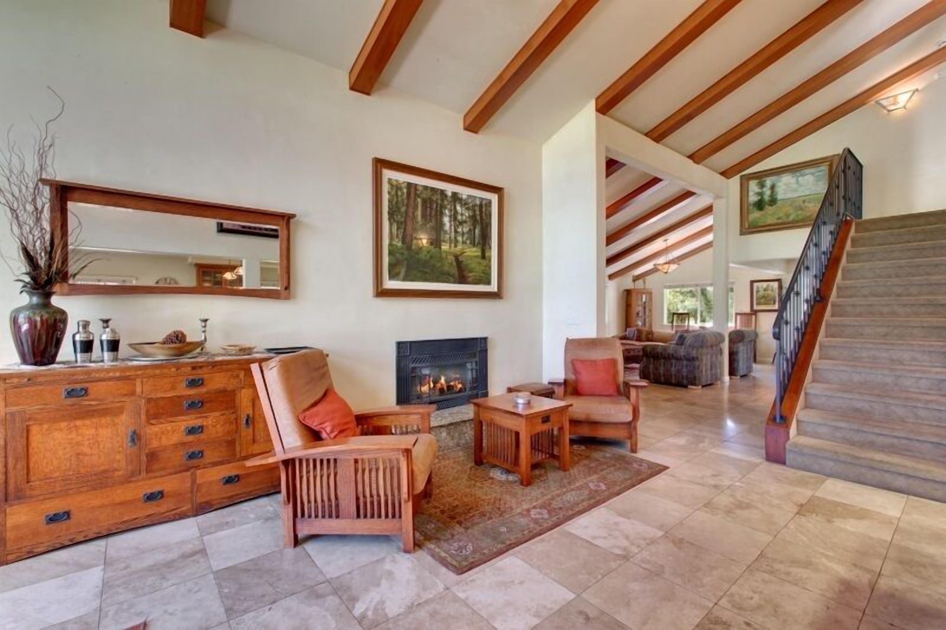 House, 4 Bedrooms | Living area | TV, fireplace, DVD player