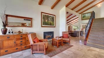 House, 4 Bedrooms | Living area | TV, fireplace, DVD player