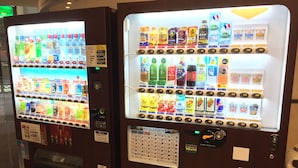 Two vending machines with various beverages and snacks. - HOTEL LiVEMAX Sapporo-Ekimae (Sapporo)