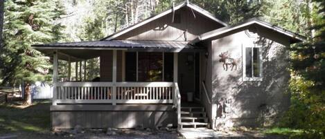 House, 2 Bedrooms | Exterior