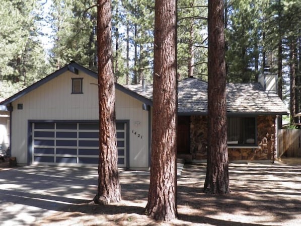 House, 3 Bedrooms | Exterior - 1421 Meadow Crest Drive (South Lake Tahoe)