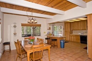 Classic Cabin, 2 Bedrooms, Hot Tub | In-room dining
