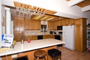 Classic Cabin, 2 Bedrooms, Hot Tub | Private kitchen