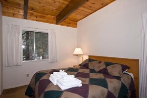 Cabin, 3 Bedrooms, 2 Bathrooms | 3 bedrooms, free WiFi - 1823 Hunkpapa St. (South Lake Tahoe)