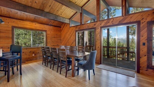 In-room dining - 1840 Crystal Air Drive (South Lake Tahoe)