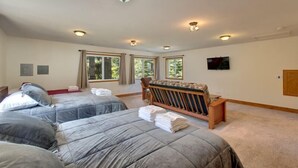 4 bedrooms, free WiFi - 1840 Crystal Air Drive (South Lake Tahoe)