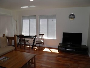 Ferienhaus, 5 Schlafzimmer, Blick auf die Lagune | Wohnbereich | Fernseher, Kamin, DVD-Player