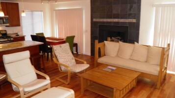 House, 5 Bedrooms, Lagoon View | Living room