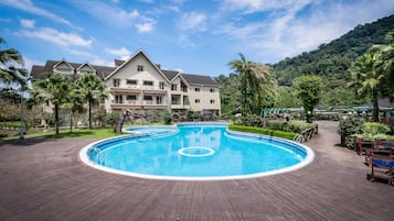 Piscine extérieure